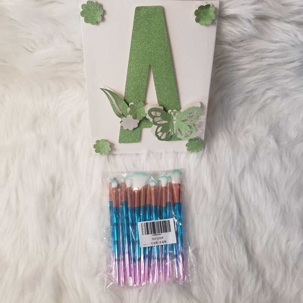 These cute 20pc makeup brush set